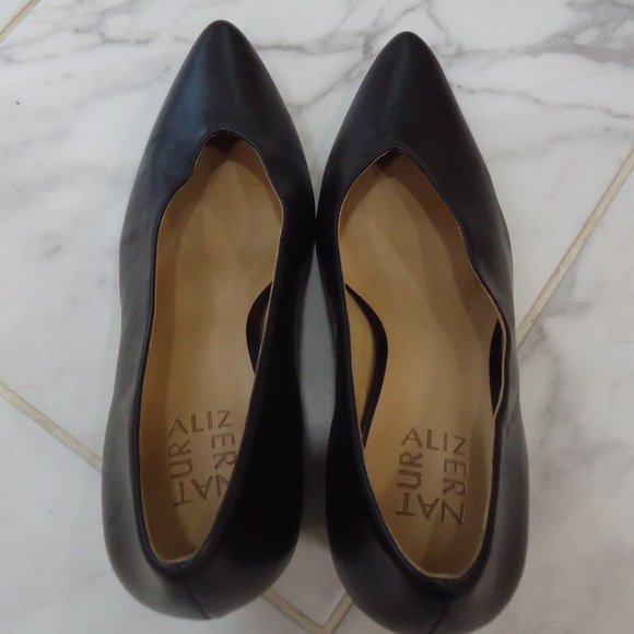 Naturalizer Black Heels Classic Design - Picture 6 of 15